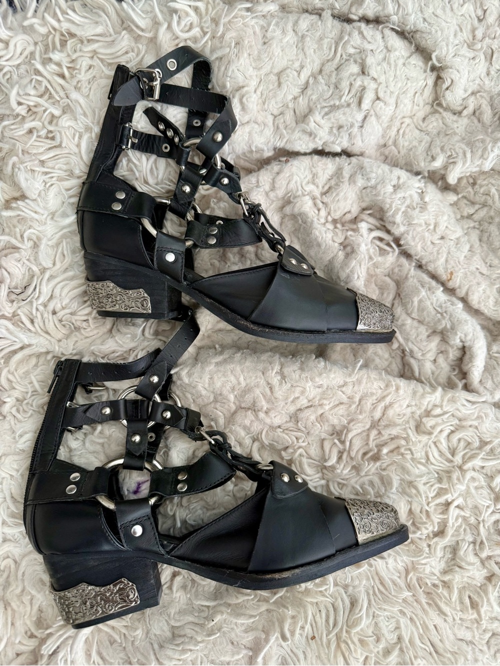 Jeffrey Campbell 7.5 - Picture 2 of 5